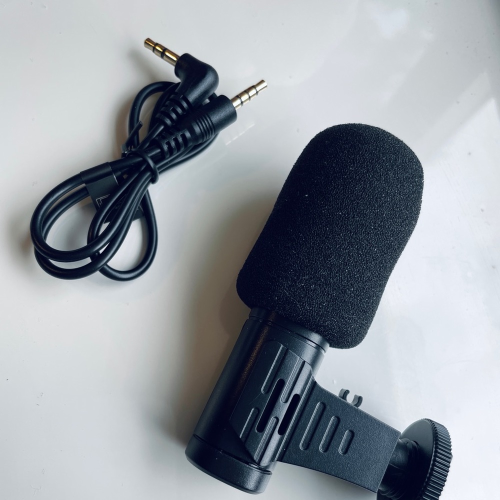Cellphone microphones with cable